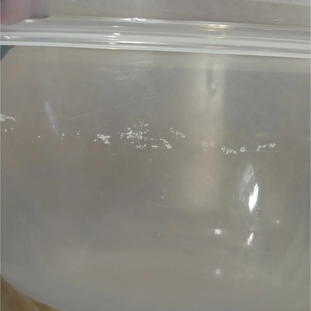 Vintage Rubbermaid Round Servin Saver 2.3 Qt Almond/Ivory Lid #10 Food Storage